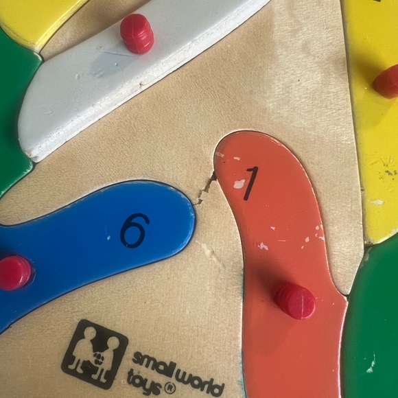 Small World Toys 1986 Rainbow Hands Numbers learning game, wooden ,tiny flaw - Picture 3 of 6
